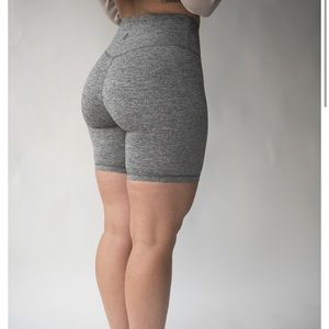 NWT! P’tula Bare Light Gray Shorts Medium